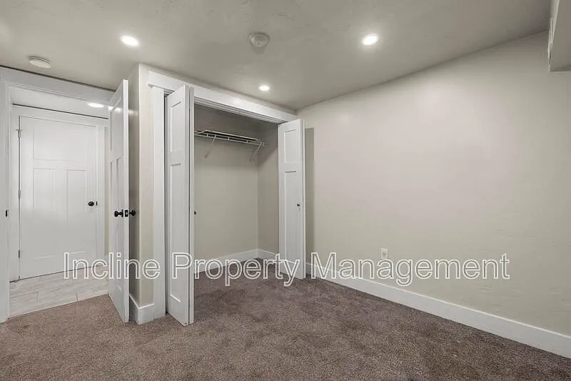 2 bed, 1.0 bath, 1100 sqft, $1,100 — Photo 2
