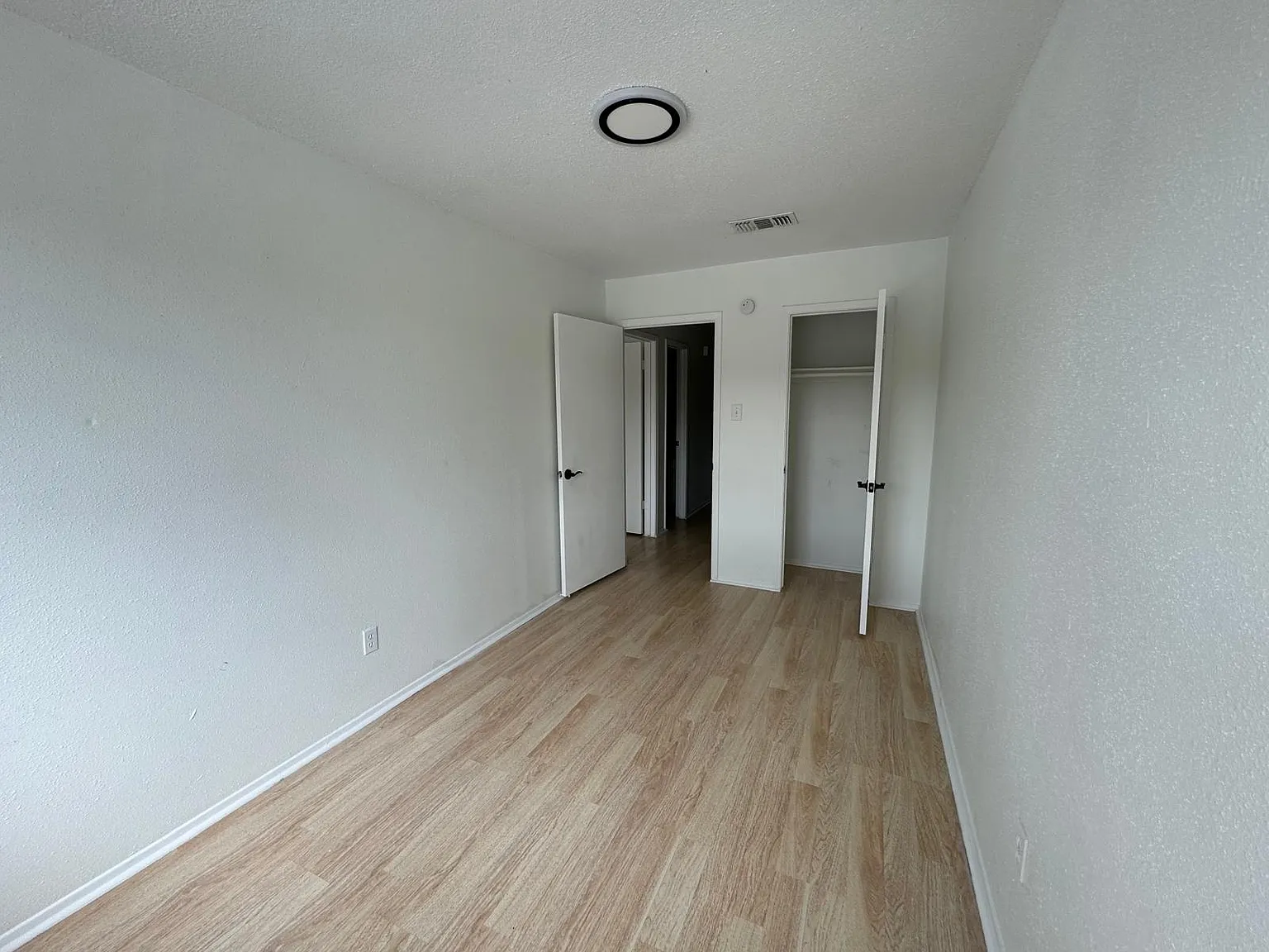 3 bed, 2.5 bath, 1800 sqft, $1,800 — Photo 4