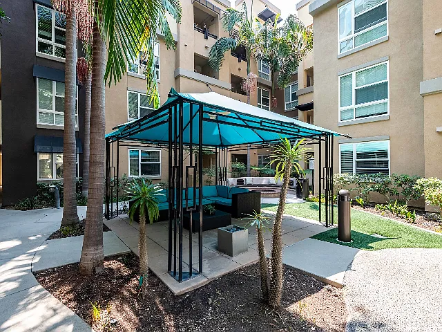 Calypso Apartments and Lofts — Photo 37