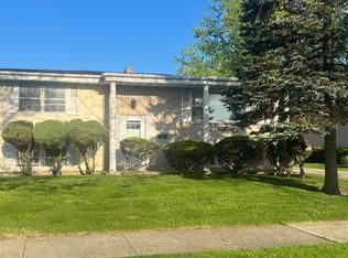 10020 4th St, Highland, IN 46322