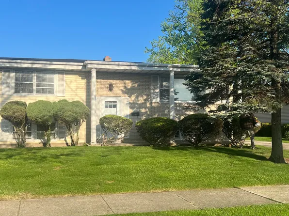 10020 4th St, Highland, IN 46322