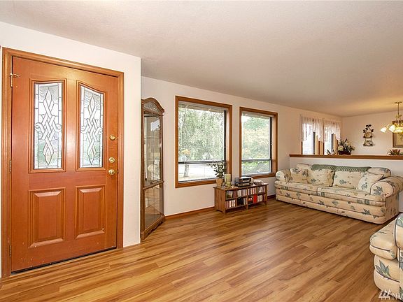 4th image of 15110 Westmore Dr E