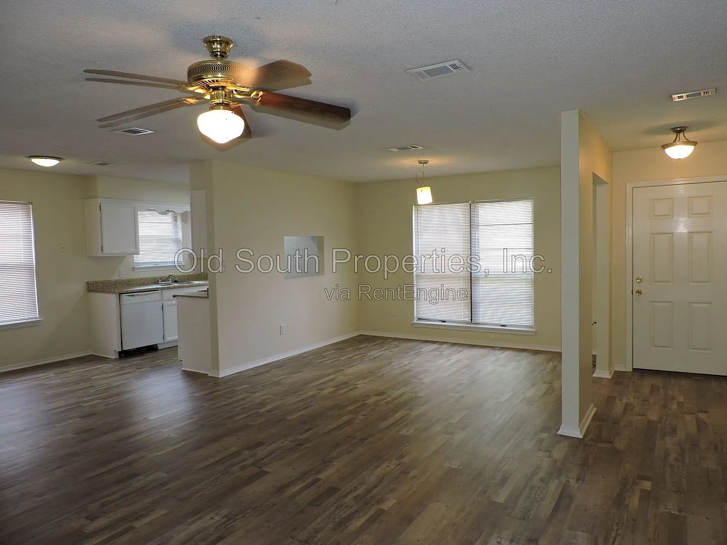 3 bed, 2.0 bath, 1369 sqft, $1,495 — Photo 4