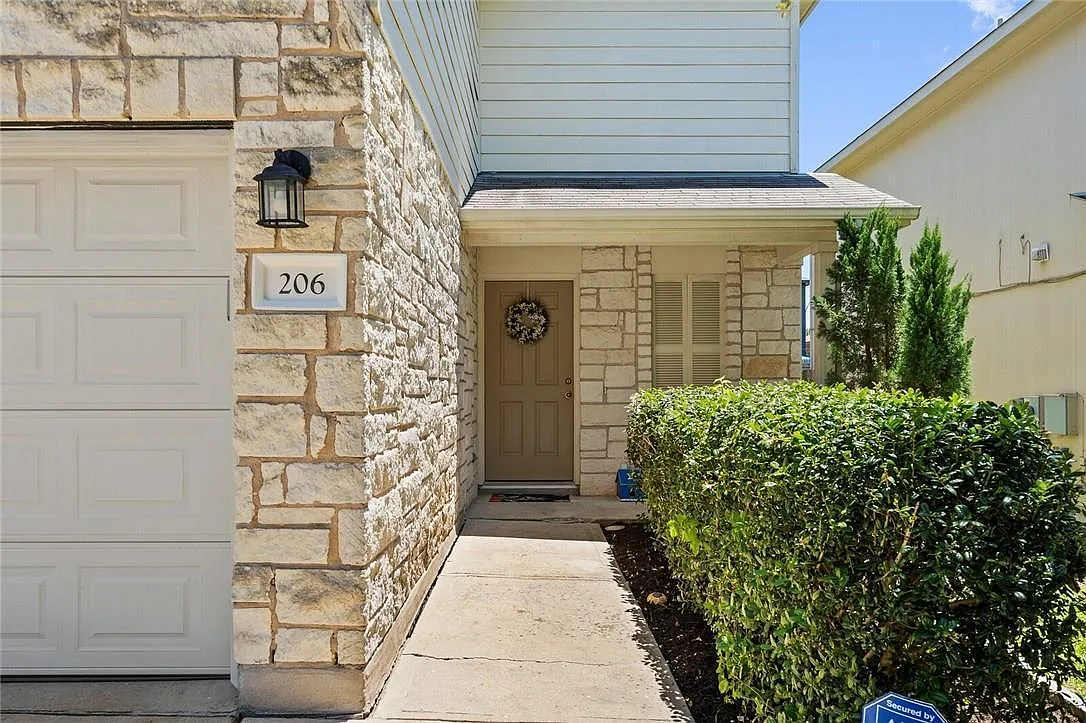 3 bed, 2.5 bath, 1700 sqft, $1,850 — Photo 4