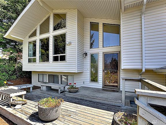 4th image of 5226 Enetai Ave NE