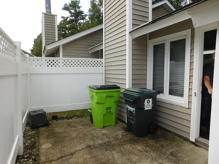 1555 College Way — Photo 2