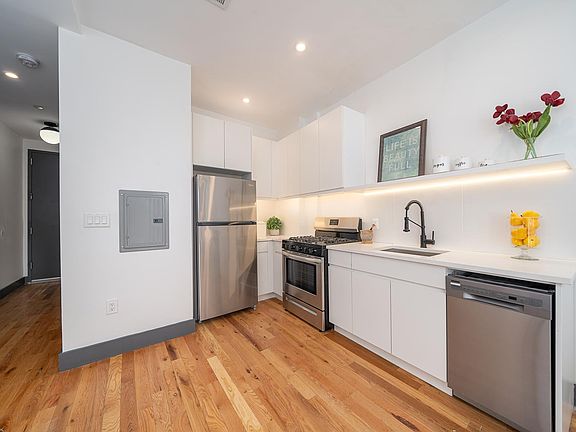 3rd image of 566 Communipaw Ave #306