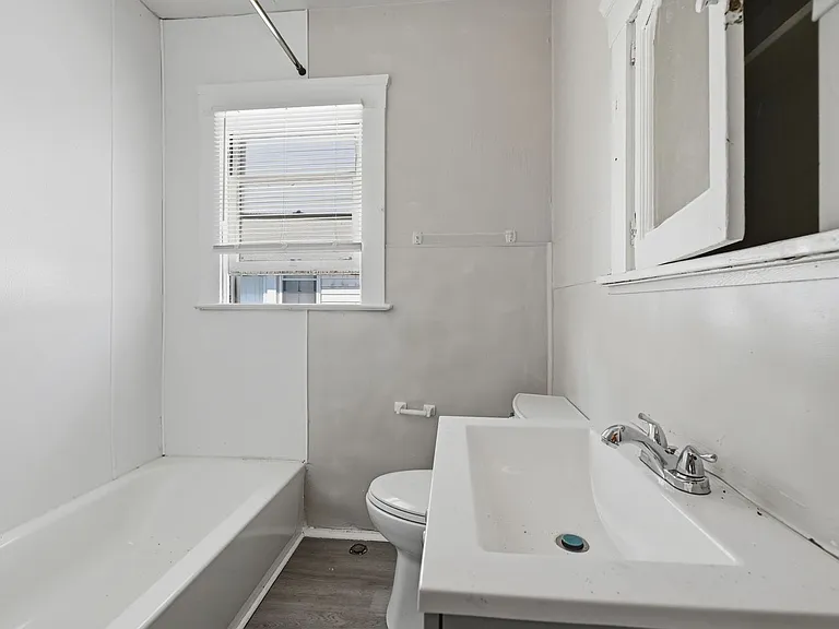 11611 Fairport Avenue — Photo 49