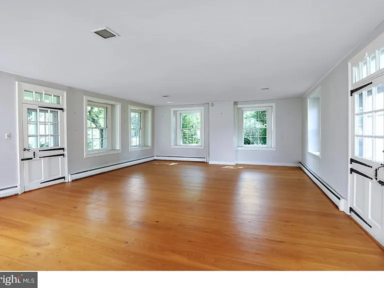 180 Municipal Rd — Photo 11