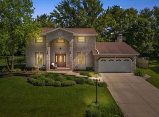 6S571 Bridlespur Dr, Naperville, IL 60540