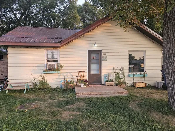 513 Chaffee Row, Beulah, ND 58523