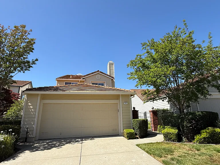 2321 Farmcrest St — Photo 26