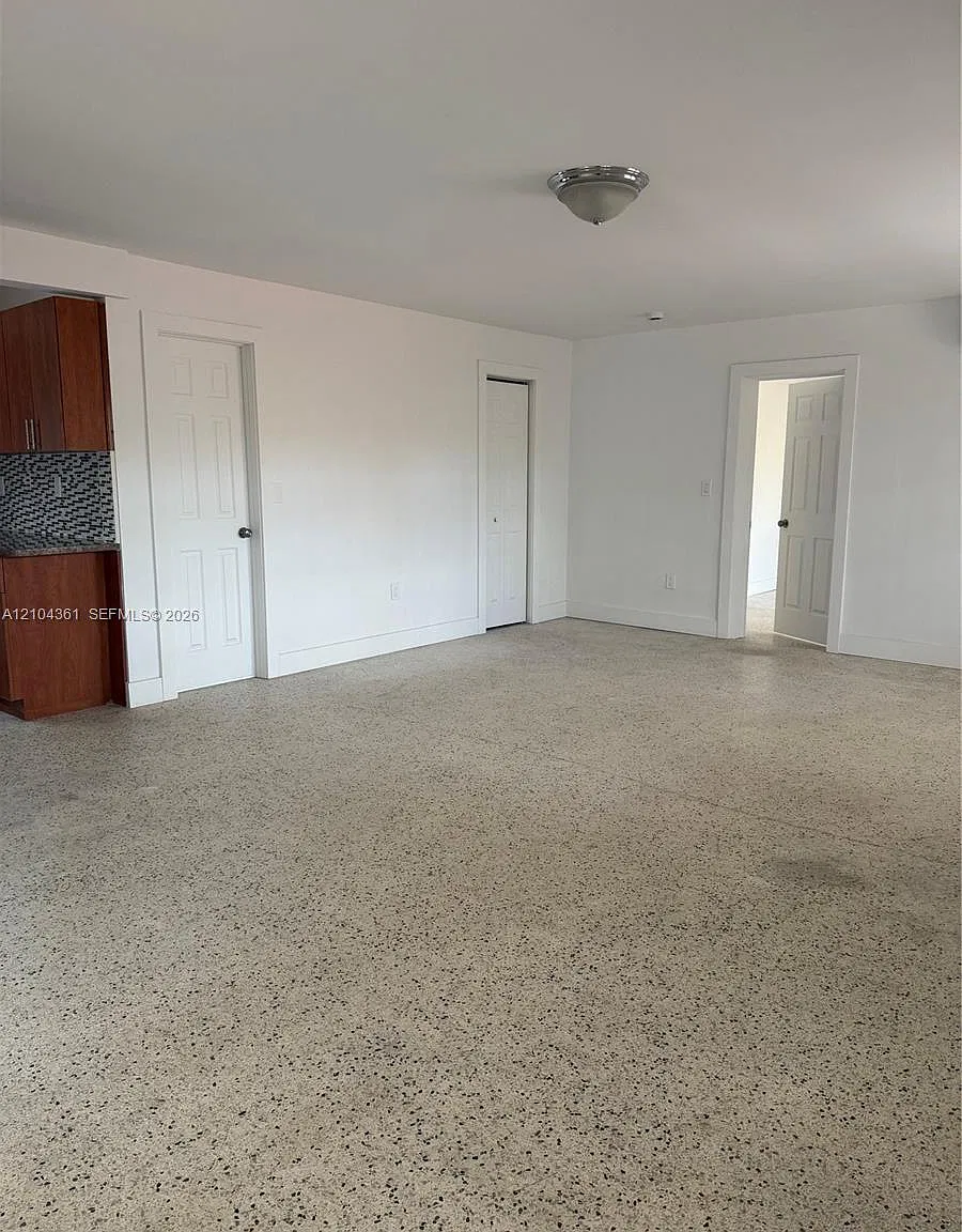 3 bed, 1676 sqft, $3,800 — Photo 2