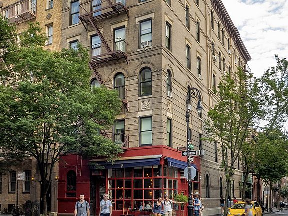 5th image of 482 Hudson St #6F