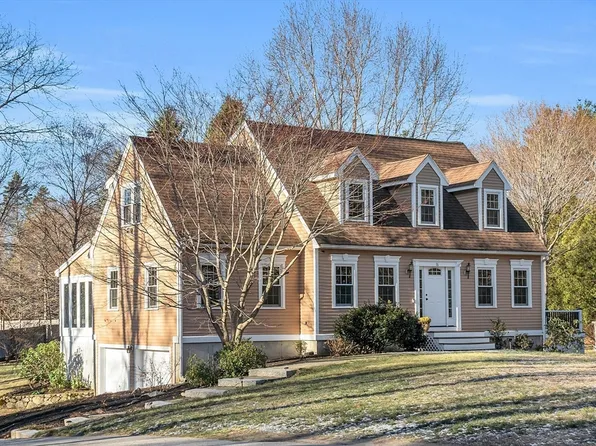 16 Hallisey Dr, Newburyport, MA 01950