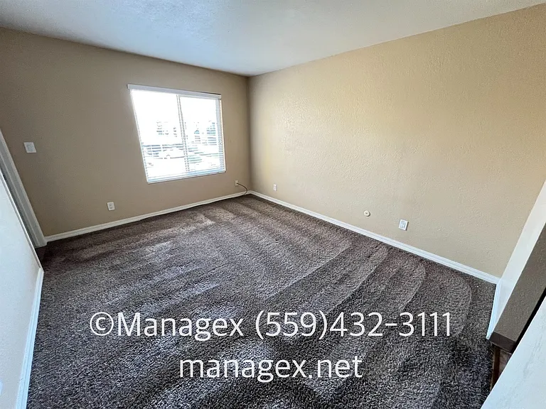 7166 N Fruit Ave #140 — Photo 9