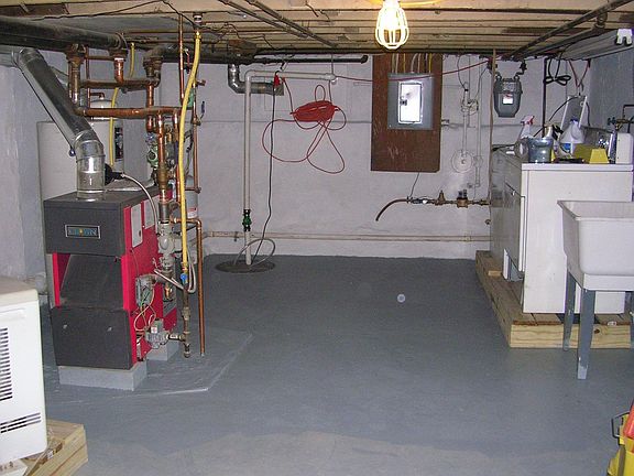Basement- NEW Furnace/Laundry Area/Sump Pump