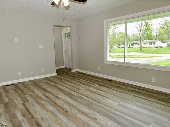 4th image of 4081 Saint James Dr