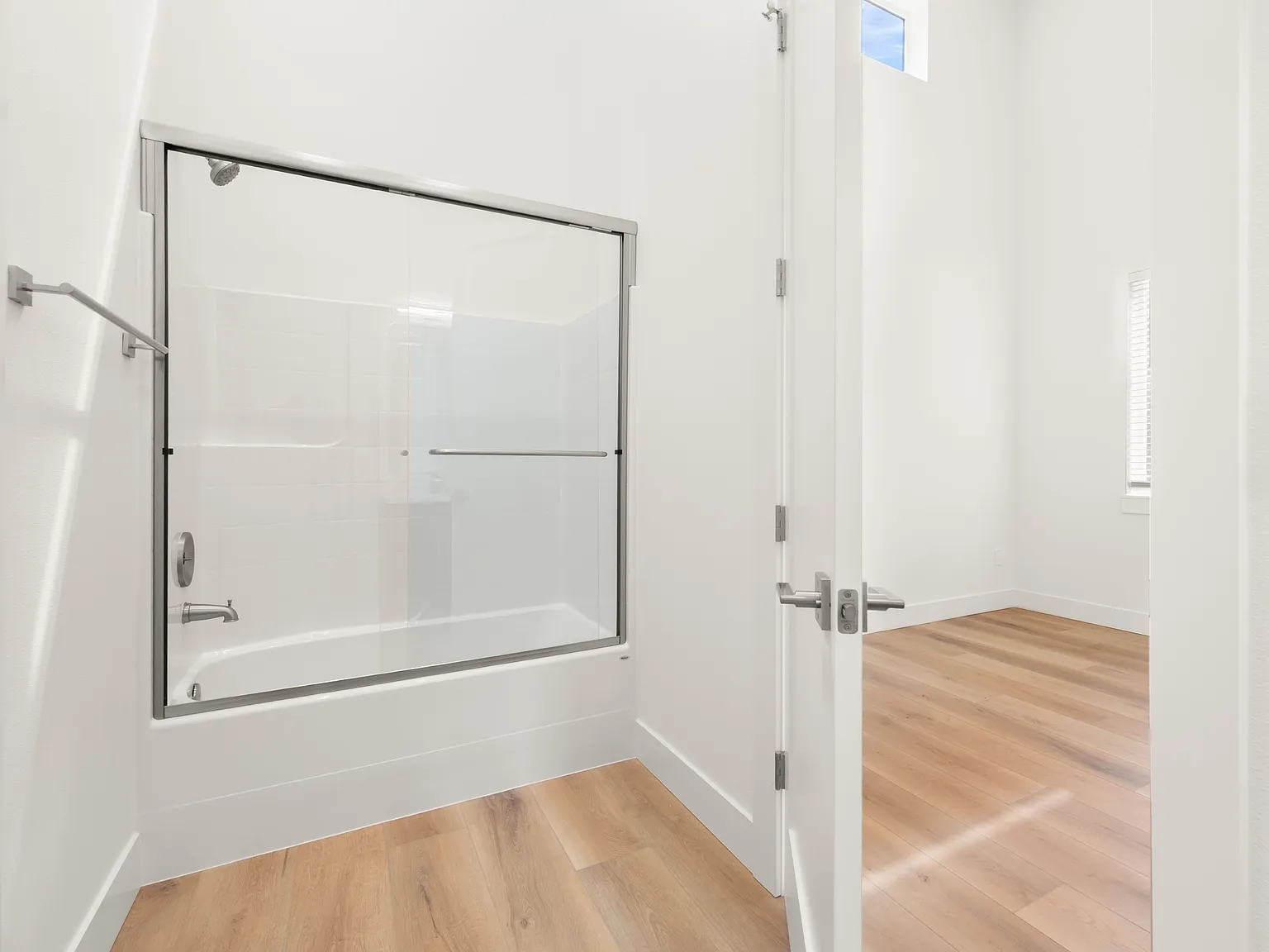 2 bed, 1200 sqft, $2,790 — Photo 2