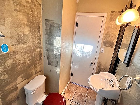 3rd image of 2311 Vine St