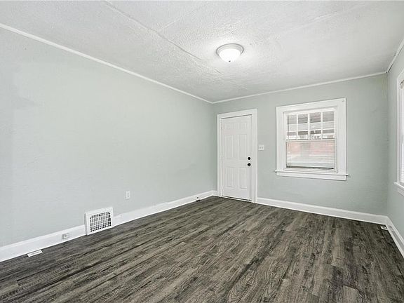 4th image of 4824 Agnes Ave
