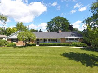 210 W Blackhawk Rd, Fox Pt, WI 53217