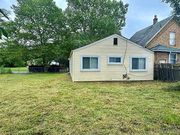 4th image of 17167 Lumpkin St