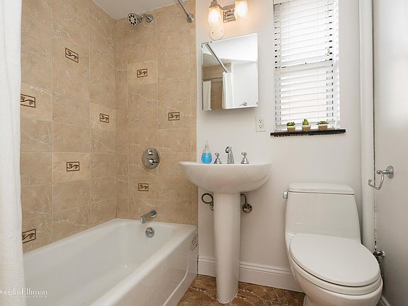4th image of 333 E 43rd St APT 509