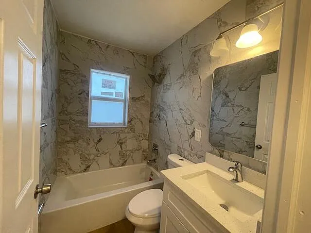 304 N Tamarind Ave — Photo 10