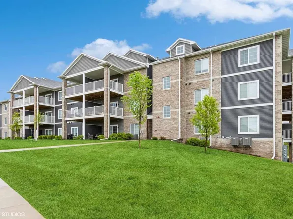 2867 Spring Rose Cir APT 211, Coralville, IA 52241