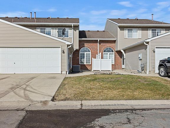 2nd image of 1012 Larkspur Ln