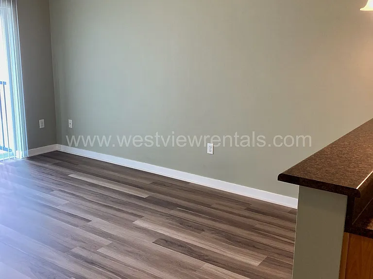 200 E Maple St — Photo 98