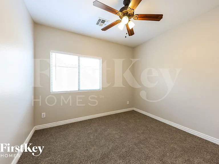 5737 W Pedro Ln — Photo 12