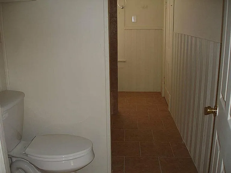 315 W 21st St — Photo 12