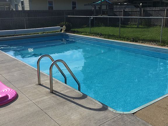 2nd image of 922 N Lexington Dr