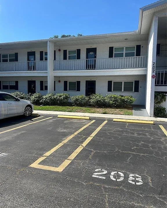 202 46th St W #207