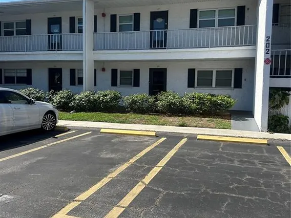 202 46th St W #207, Bradenton, FL 34209