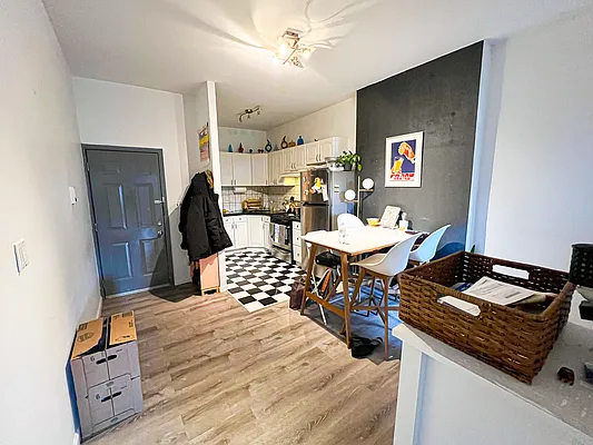 Rented by Sidewalk Realty LLC | media 17