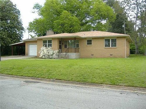 1212 W Pine St Photo 1