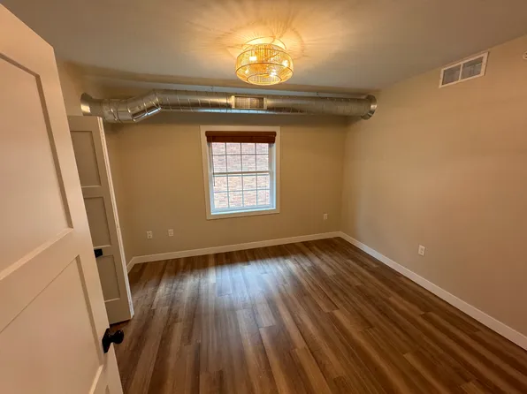 211 S Monroe Ave, Green Bay, WI 54301