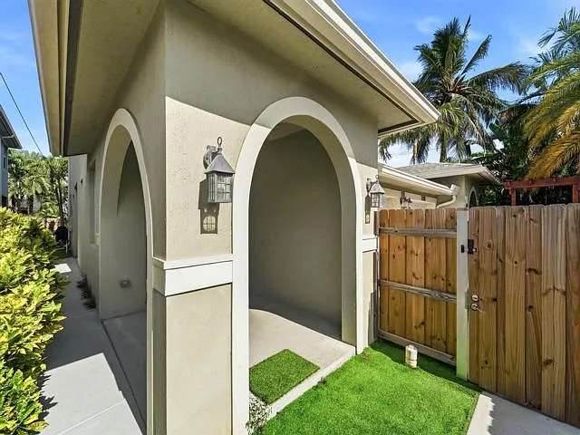 1141 NE 3rd Ave — Photo 2