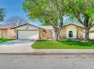 6843 Mickey Mantle Dr, San Antonio, TX 78240
