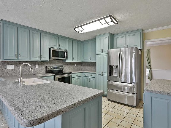 3rd image of 50 Rockland Dr