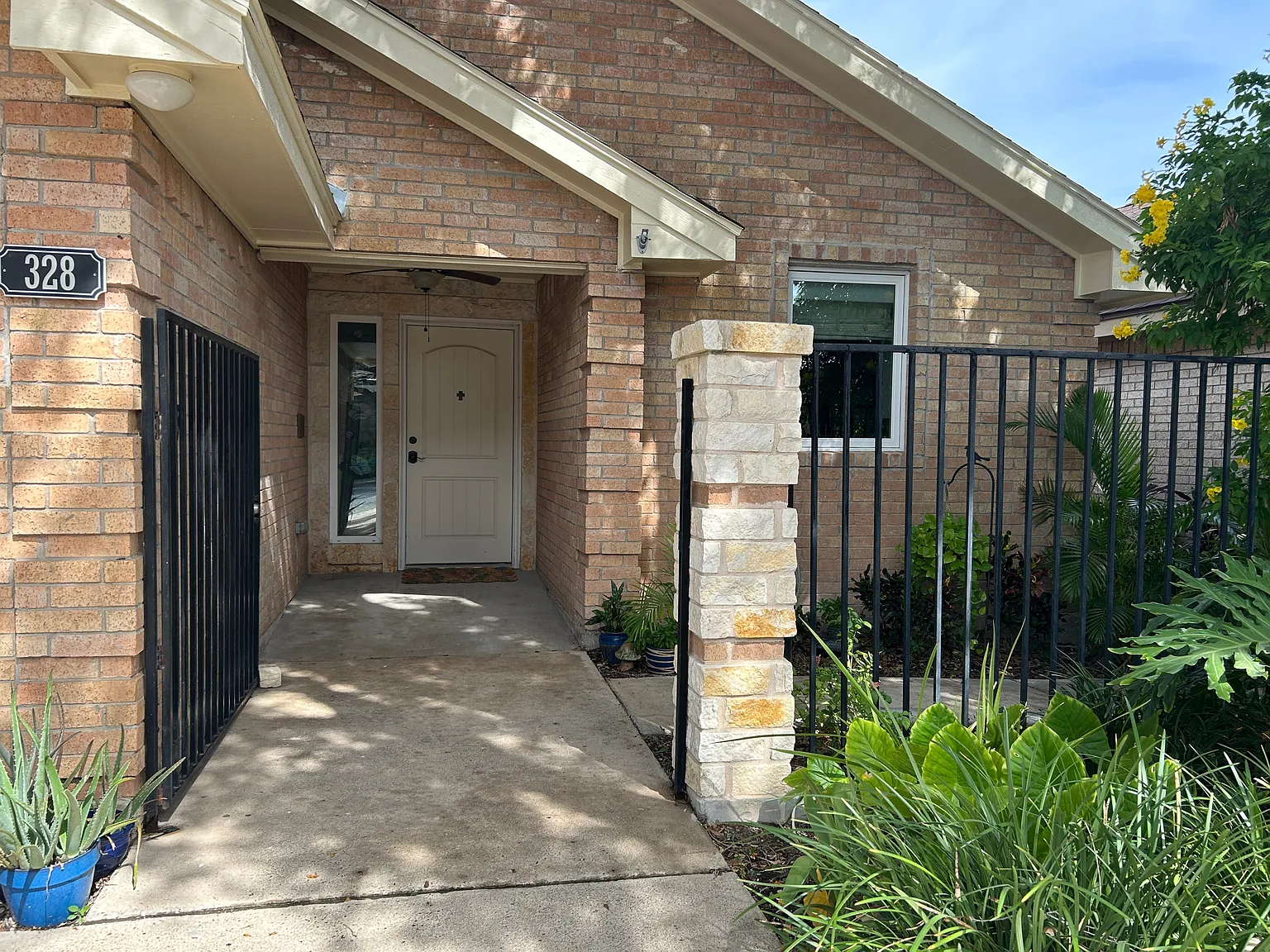 2 bed, 1616 sqft, $1,900 — Photo 1