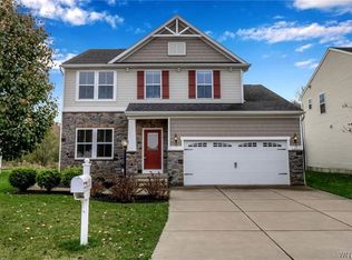 13 Skylark Ln, Niagara Falls, NY 14304