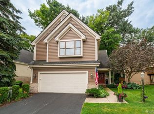 5566 Northcrest Village Dr, Clarkston, MI