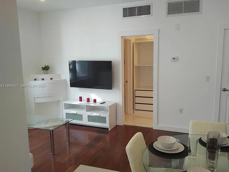 750 Jefferson Ave #7 — Photo 17