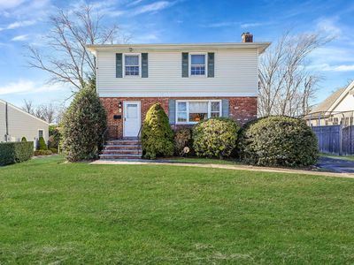10 Grace Court, Islip, NY, 11751