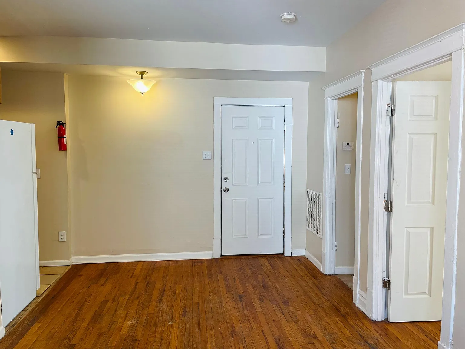 5356 Page Blvd — Photo 2