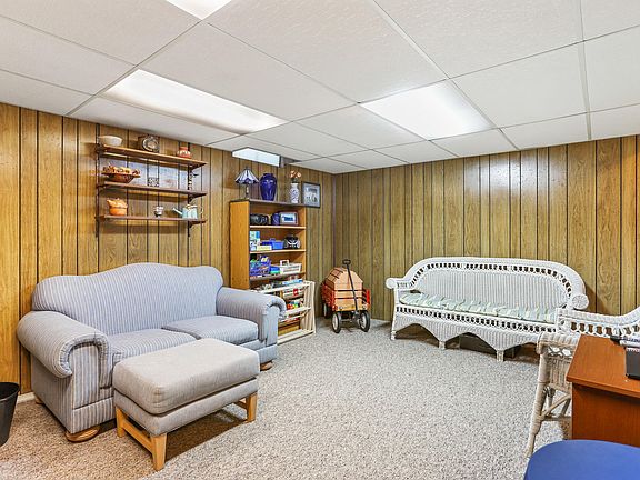 4th image of 19 Old Mill Dr Unit 9